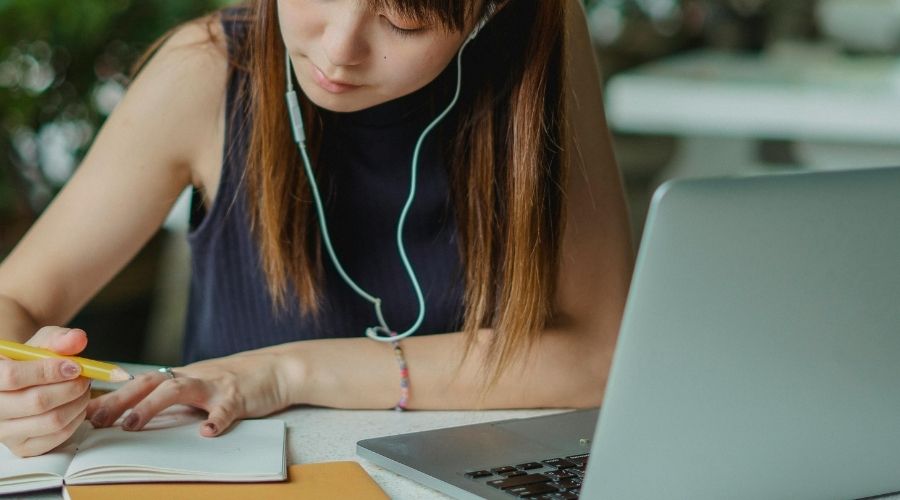 academic writing vs business writing girl writing